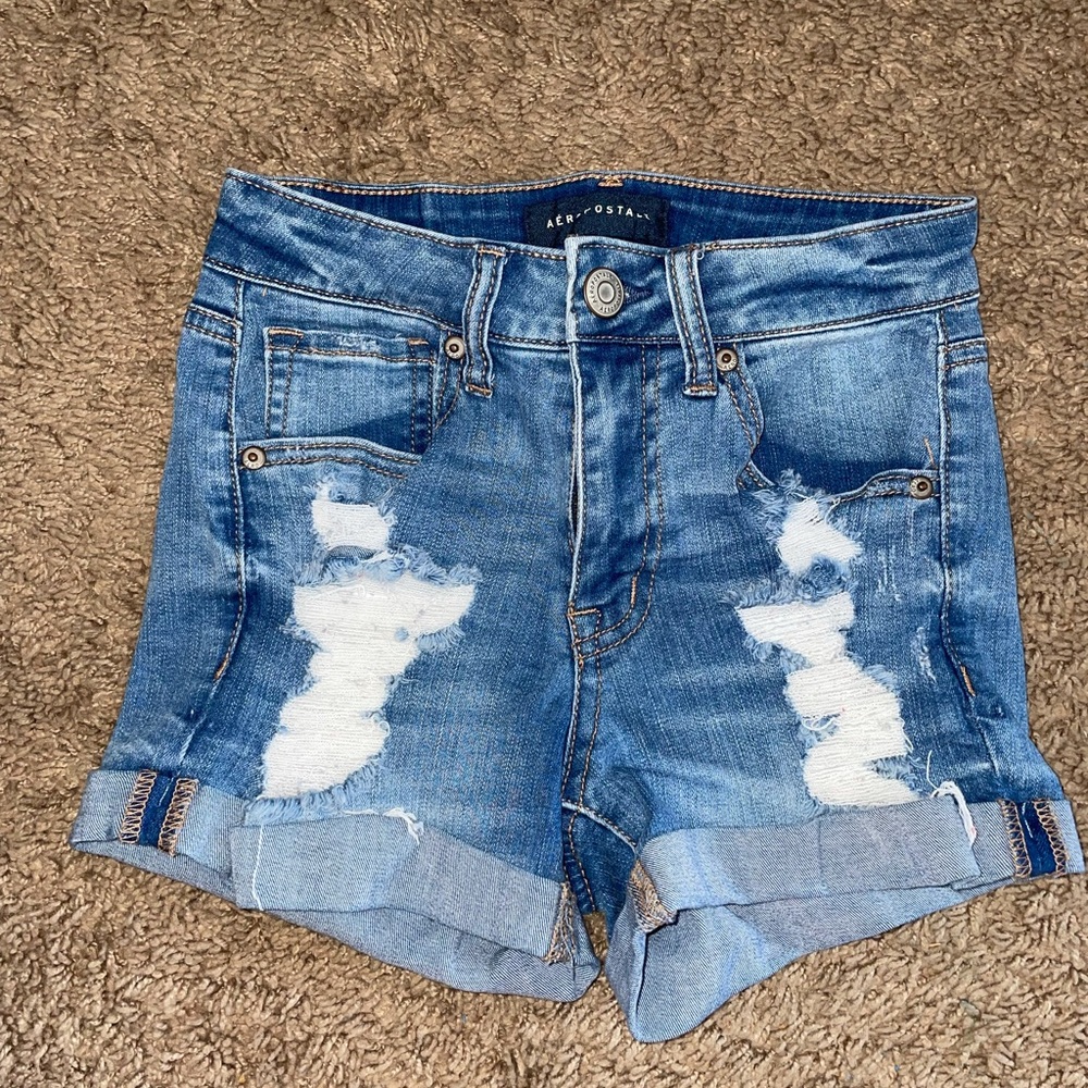 Medium wash, high-wasted shorts!!